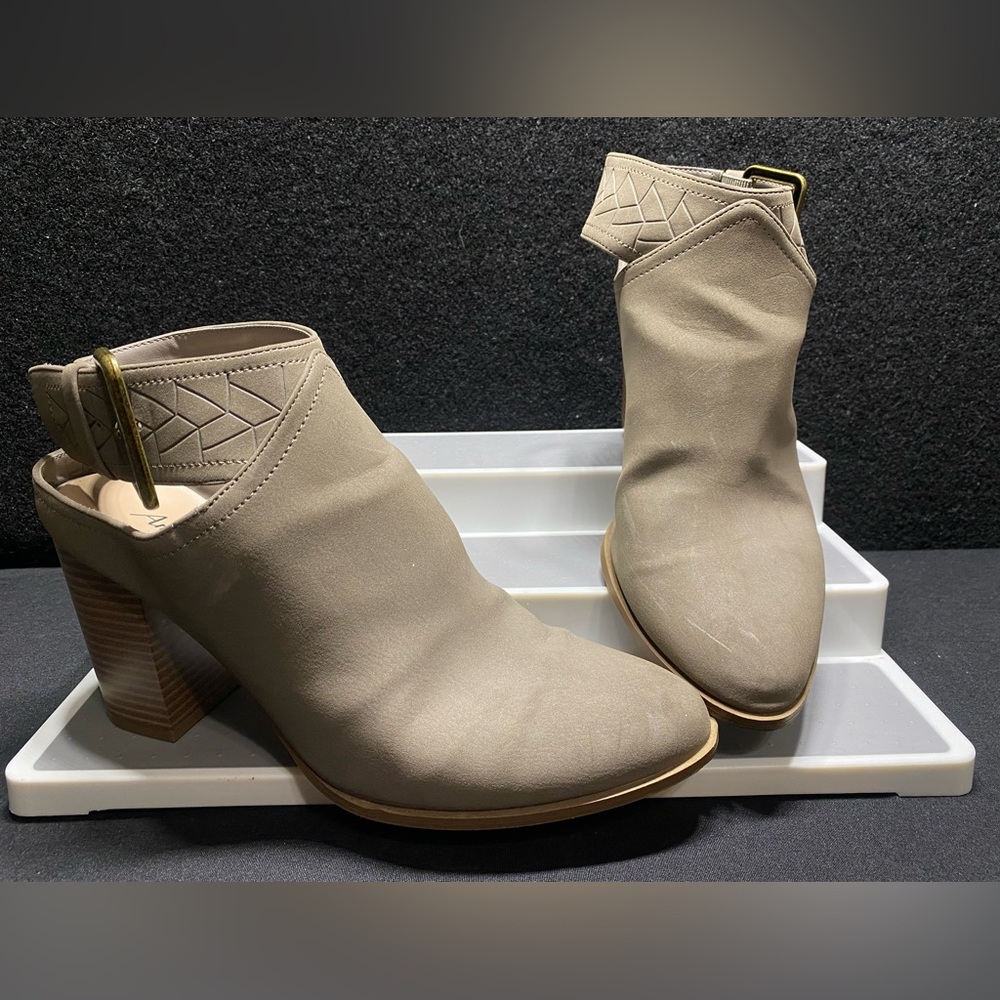 American Eagle Gray Strap Buckle Open Back Bootie Size 10 - 3.5” Heel